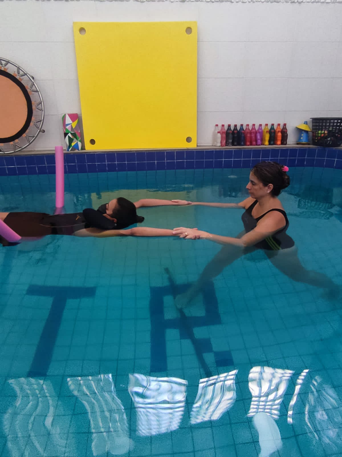 Uma imagem contendo pessoa, bola, esporte, raquete

Descrição gerada automaticamente